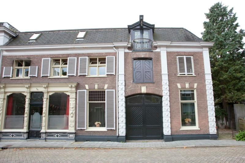 Huis met de Leeuwenkoppen room 6